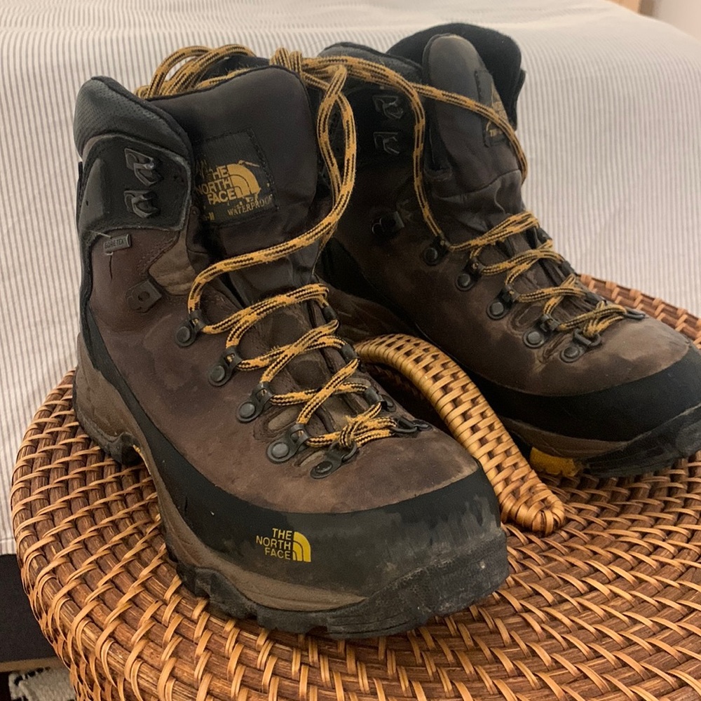 Northface hiking boots 🥾